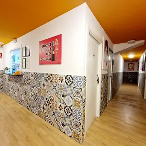 Arc House Хостел Барселона