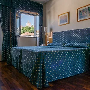 https://hotel-inglaterra.es-andalucia.com